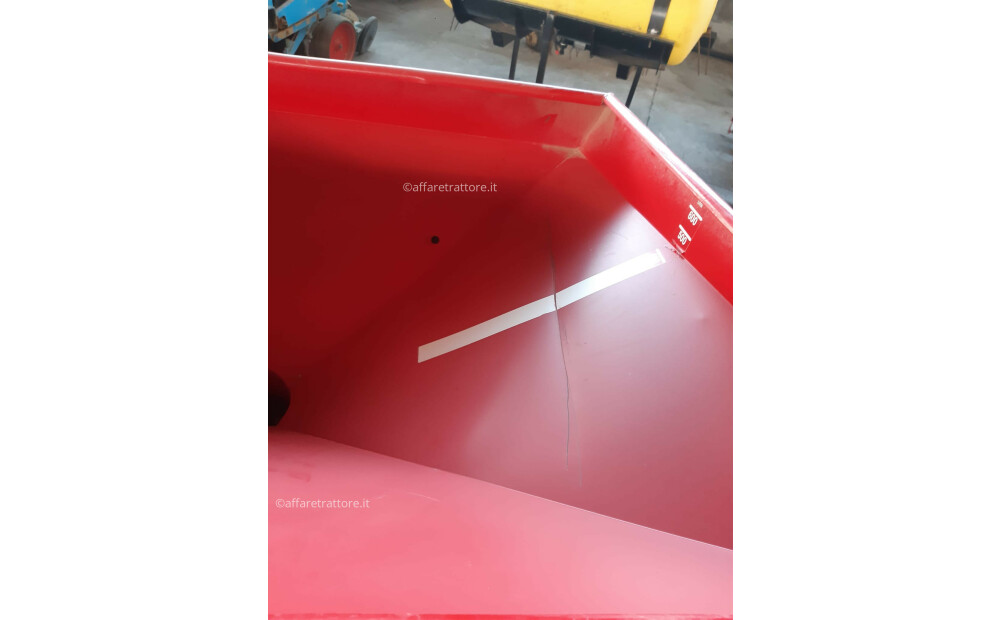 Lely 700 lt Used - 4