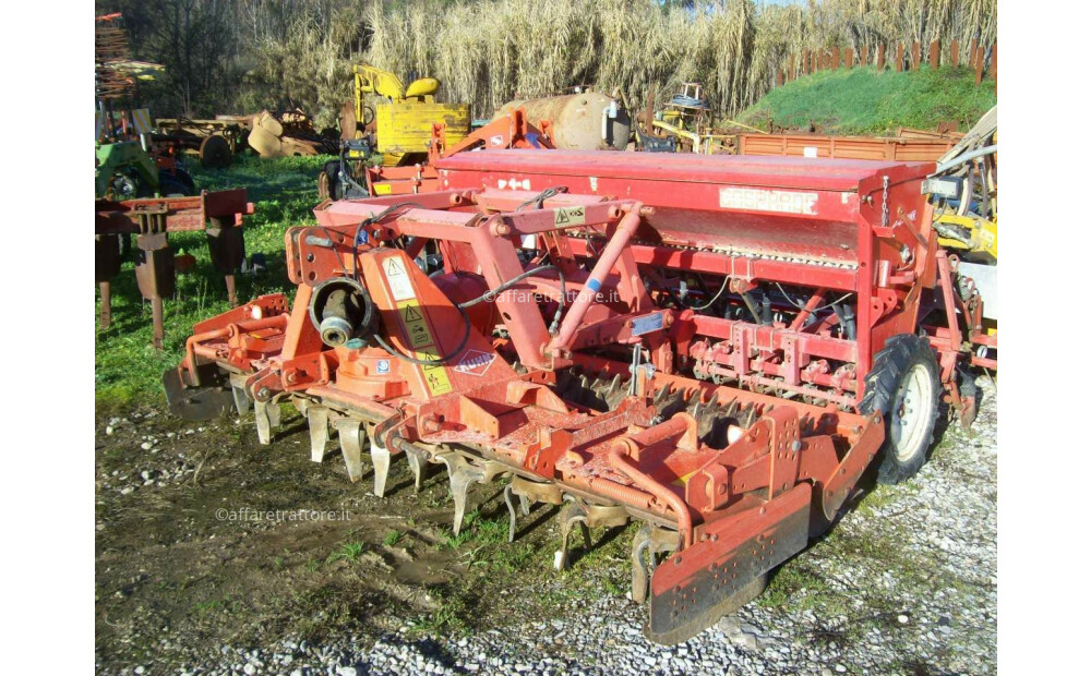 Gaspardo M 300 F23 + Kuhn HR 3003 D Used - 2