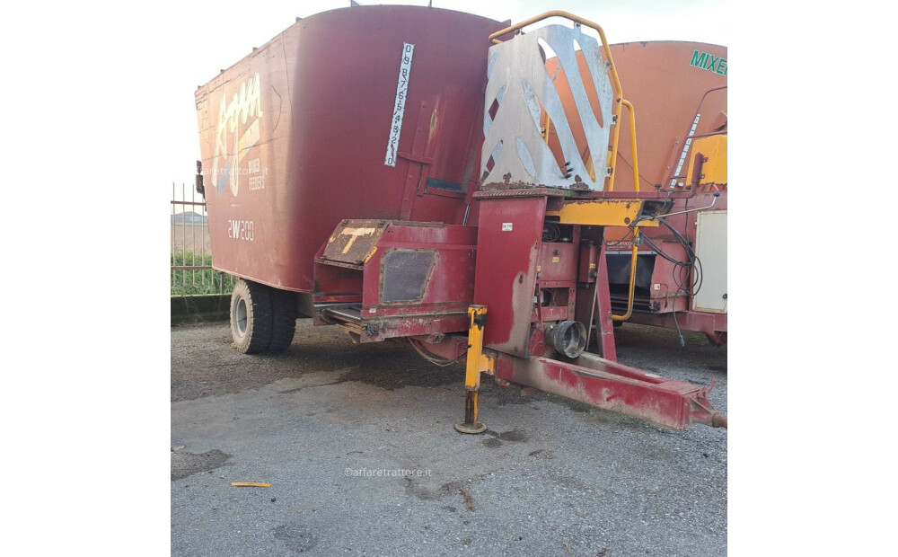 AGM Unifeed 2W200 MIXER FEEDERS Used - 2