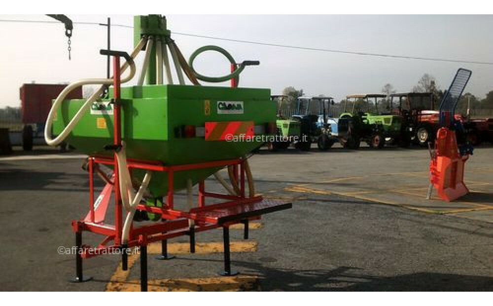 USED RS7.S BELL FERTILIZER SPREADER - 1