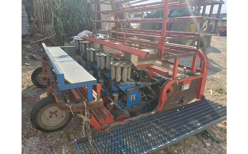 FERRARI FX 6 ROW TRANSPLANTER Used - 6