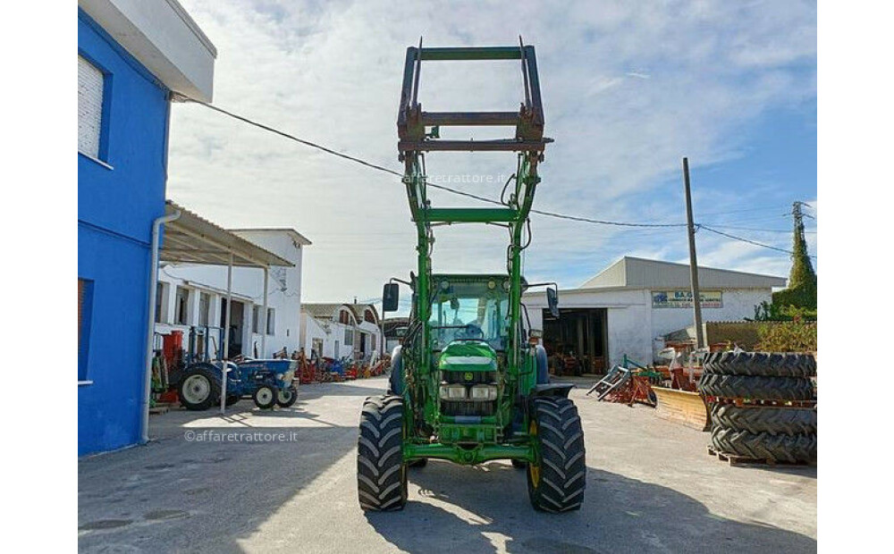 John Deere 5820 Used - 3