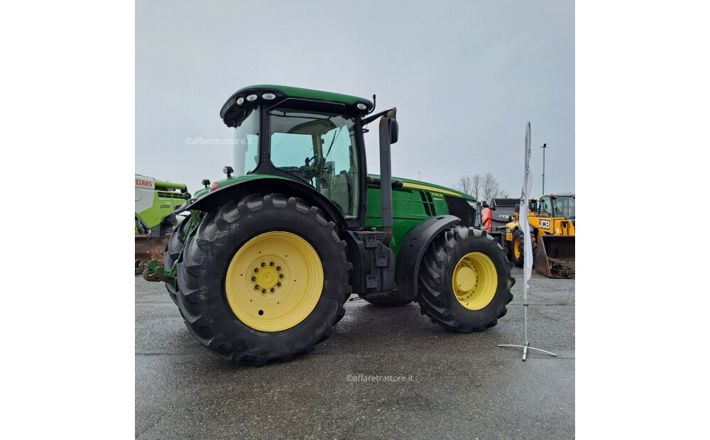 John Deere 7230R Used - 3