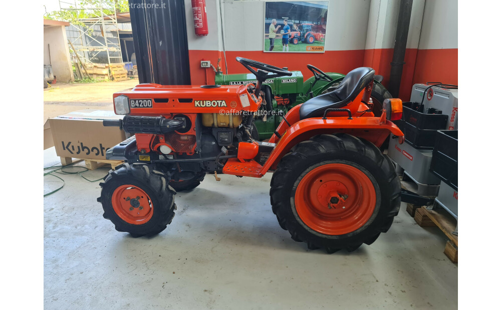 Used Kubota B4200 TRACTOR - 3