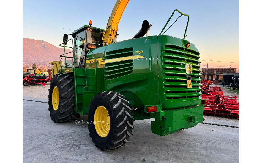 John Deere 7700 Used - 2