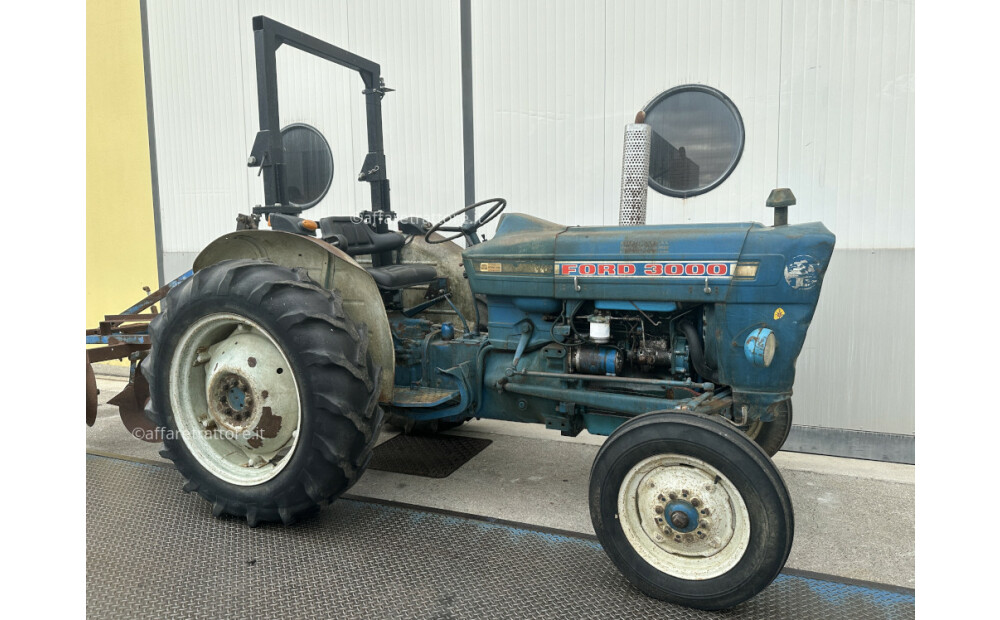 Ford 3000 Tractor - 50 hp - 1