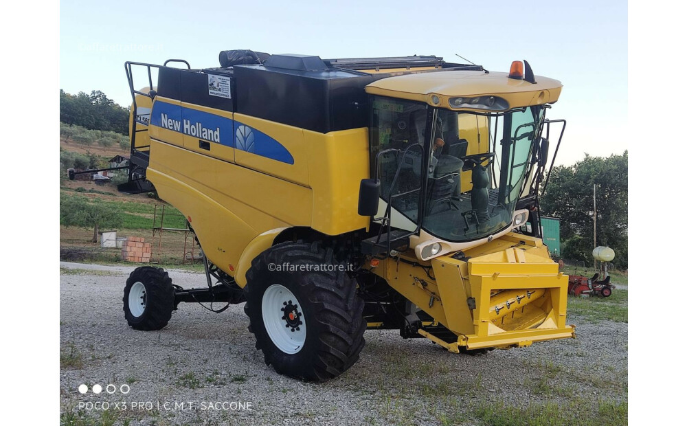 New Holland CL 560 Used - 3