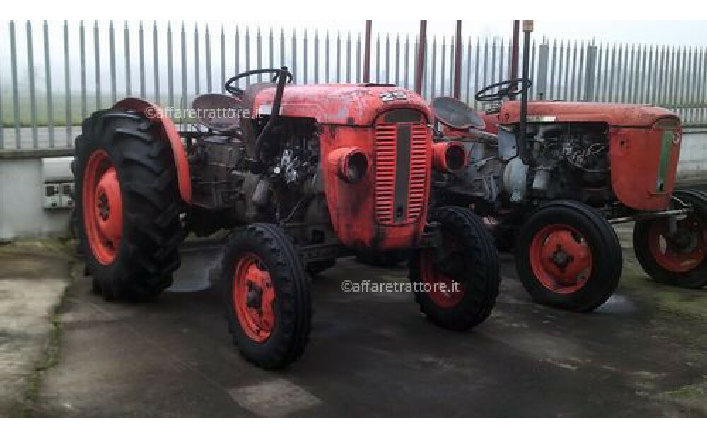 VINTAGE AGRICULTURAL TRACTORS - ASSORTMENT - 11