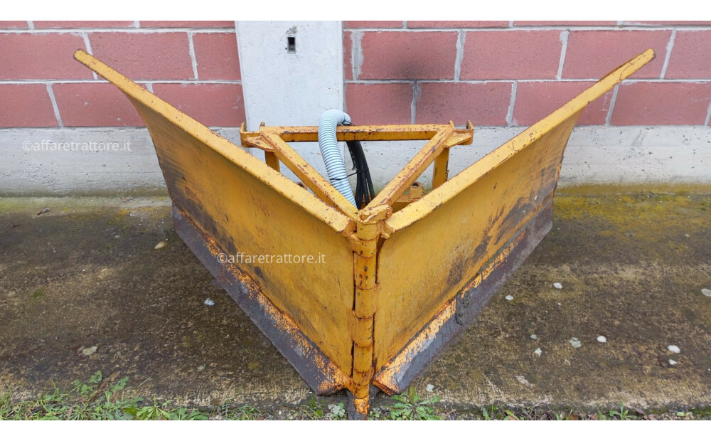 Snow plough/blade for 50-80 hp tractors - 6