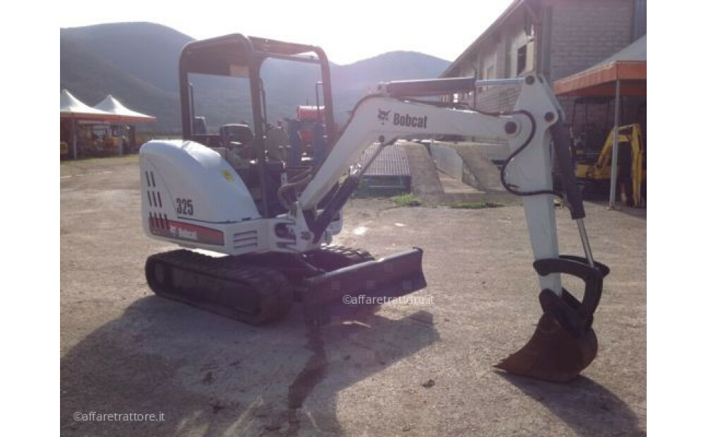 Bobcat 325 Used - 9