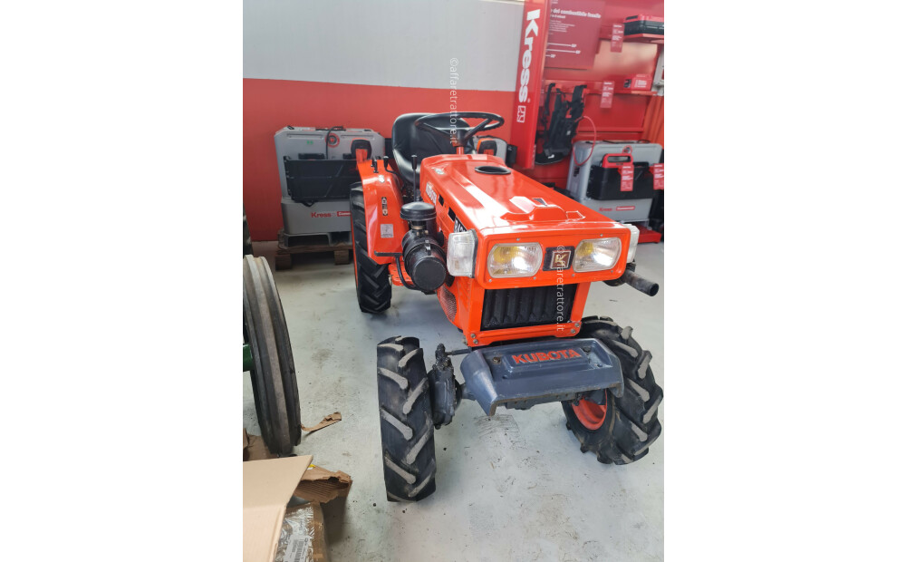 Used Kubota B4200 TRACTOR - 4