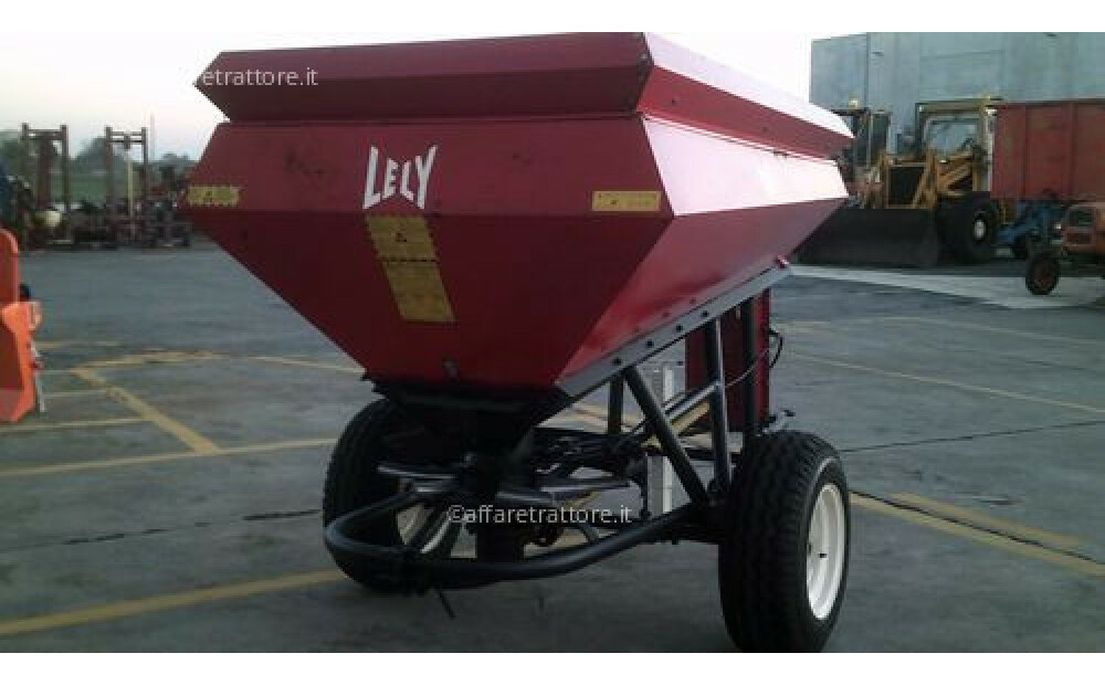 USED LELY L2500L TRAILER SPREADER - 1