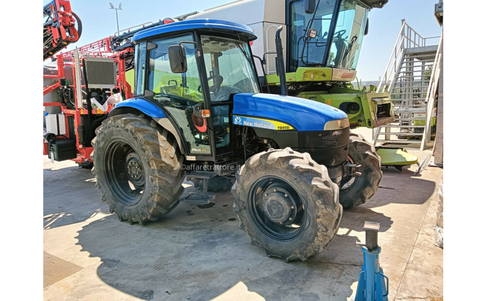 New Holland TD95 Used - 10