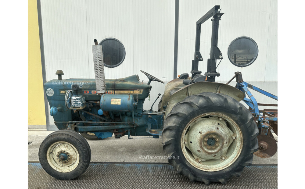 Ford 3000 Tractor - 50 hp - 2