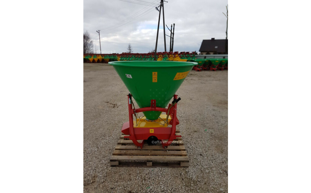 Grass-Rol Düngerstreuer / Fertilizer spreader / Epandeur d&#039;engrais / Spandiconcime / Разбрасыватель минерального удобрения / Rozsiewacz nawozu 500 l Nowy - 4