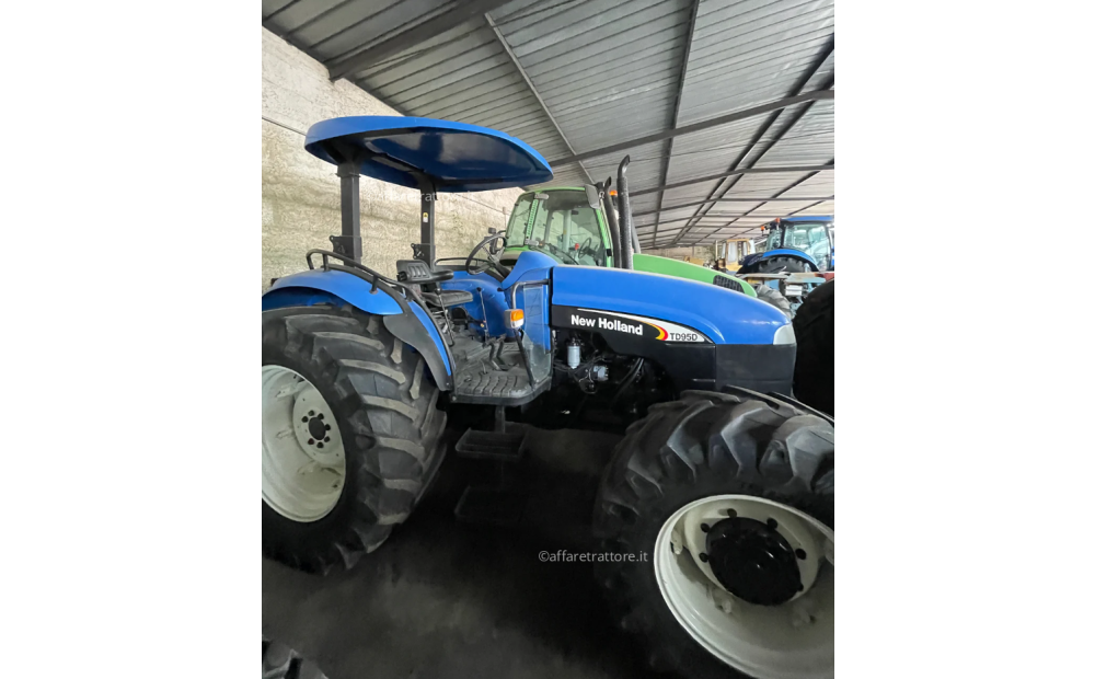 New Holland TD95 Used - 4