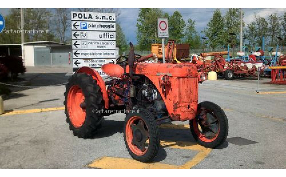 VINTAGE AGRICULTURAL TRACTORS - ASSORTMENT - 7