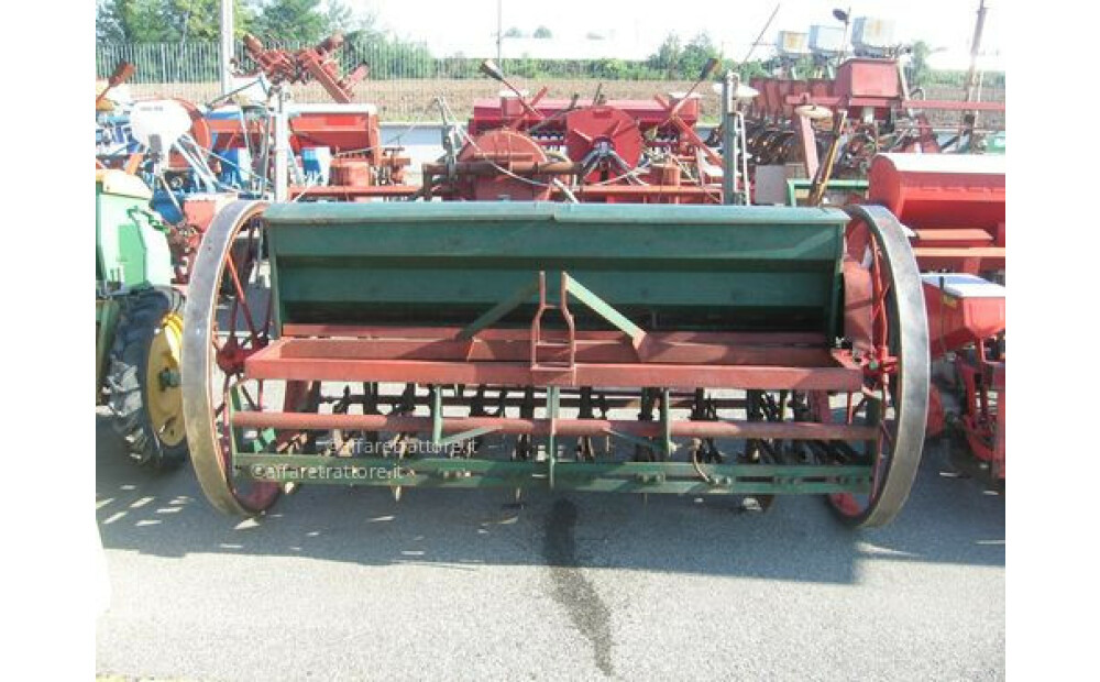 ASSORTMENT OF USED WHEAT SEEDERS VARIOUS MODELS - 2