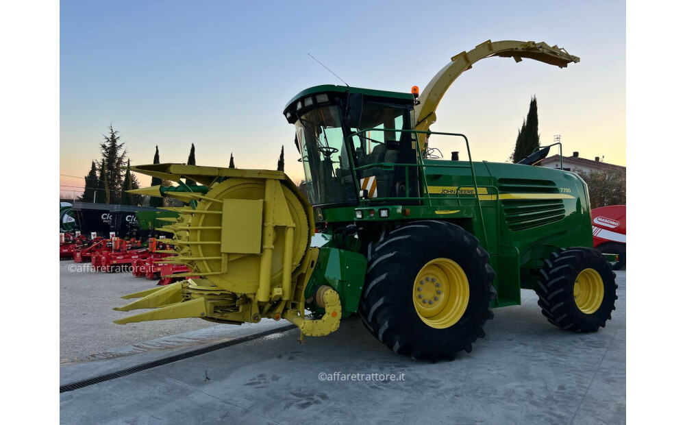 John Deere 7700 Used - 3