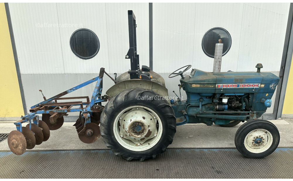 Ford 3000 Tractor - 50 hp - 3