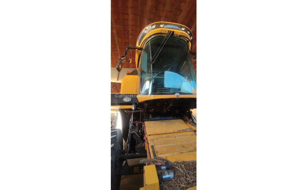 New Holland TC 5.90 HillSide Used - 3