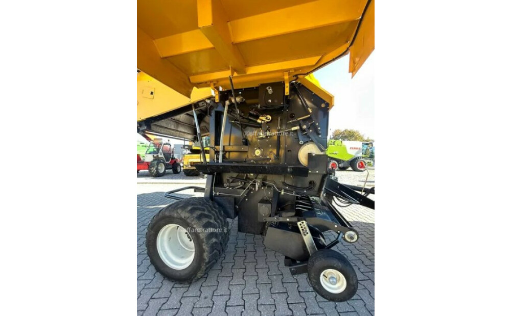 New Holland BR6090 Used - 5