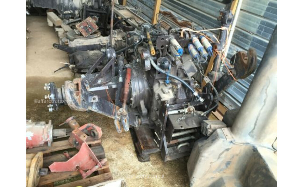 SPARE PARTS FOR NEW HOLLAND TRACTORS Used - 5