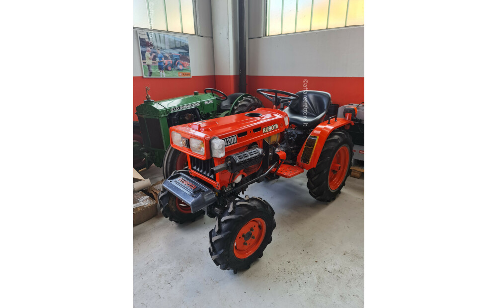 Used Kubota B4200 TRACTOR - 1