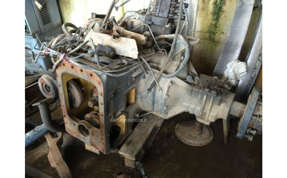 SPARE PARTS FOR NEW HOLLAND TRACTORS Used - 8