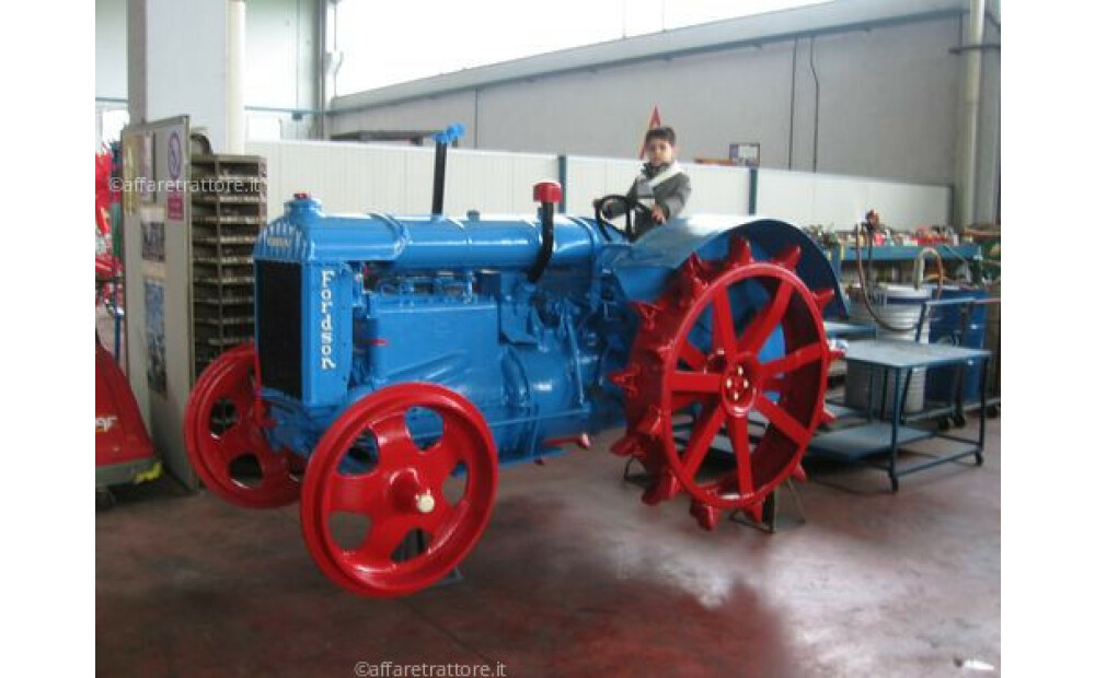 VINTAGE AGRICULTURAL TRACTORS - ASSORTMENT - 13