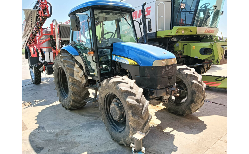 New Holland TD95 Used - 1