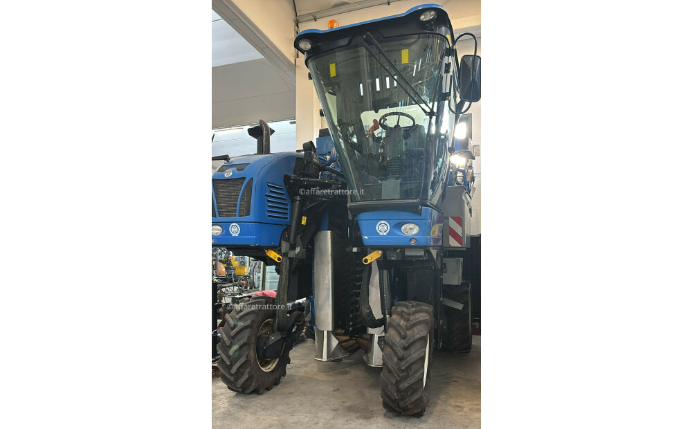 New Holland Braud 6070VL grape harvester - 2