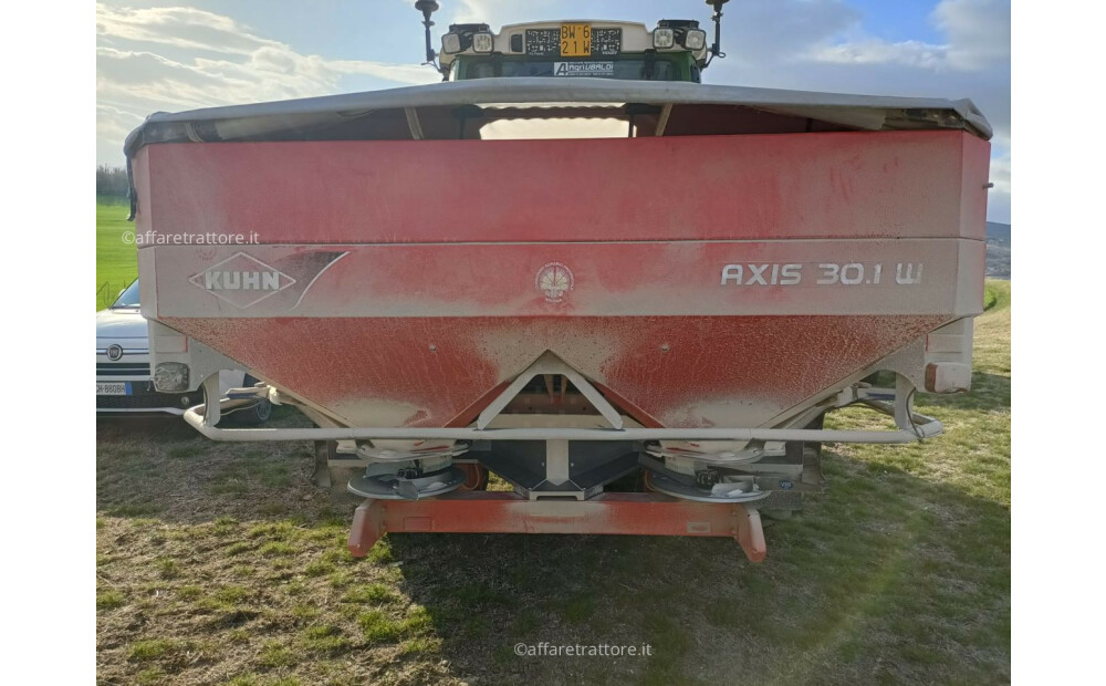 Kuhn AXIS 30.1 W Used - 4