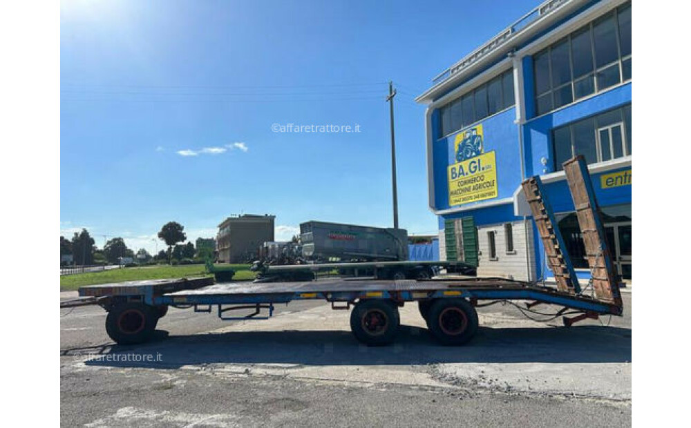 Dotti 3-axle flatbed - length 9 m Used - 3