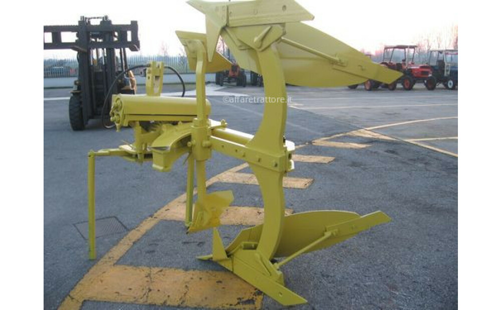 USED SINGLE FURROW PLOUGHS ASSORTMENT OF VARIOUS BRANDS HYDRAULIC AND MECHANICAL - 7