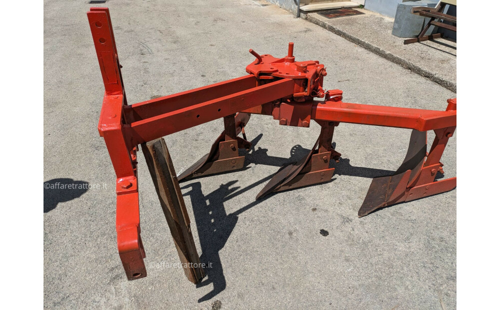 Biagioli three-share plough Used - 4