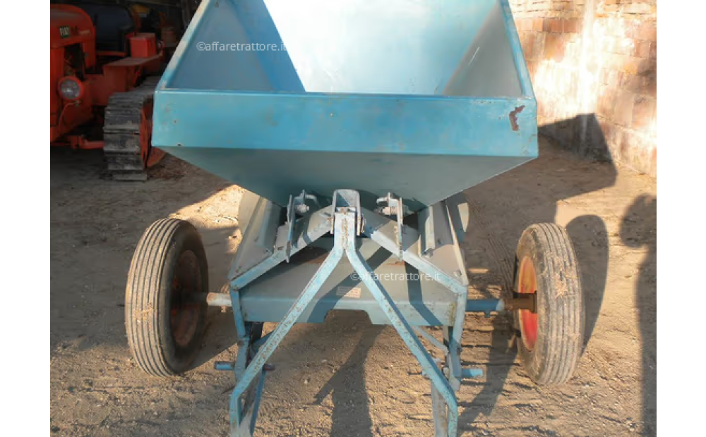 Used Fertilizer Spreader - 1