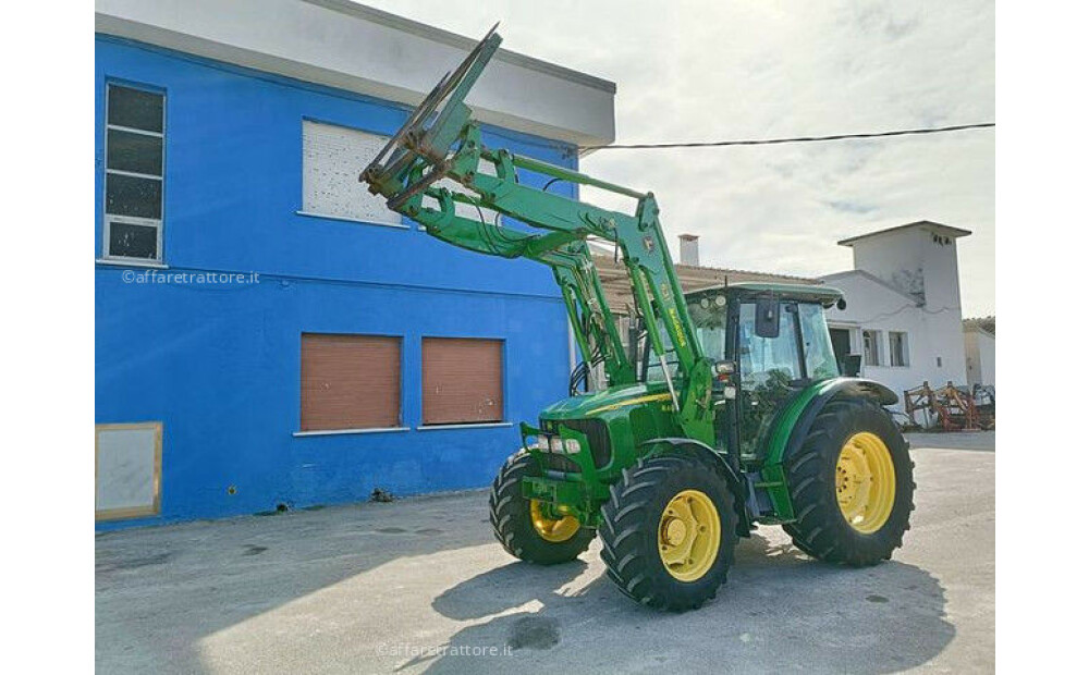 John Deere 5820 Used - 1