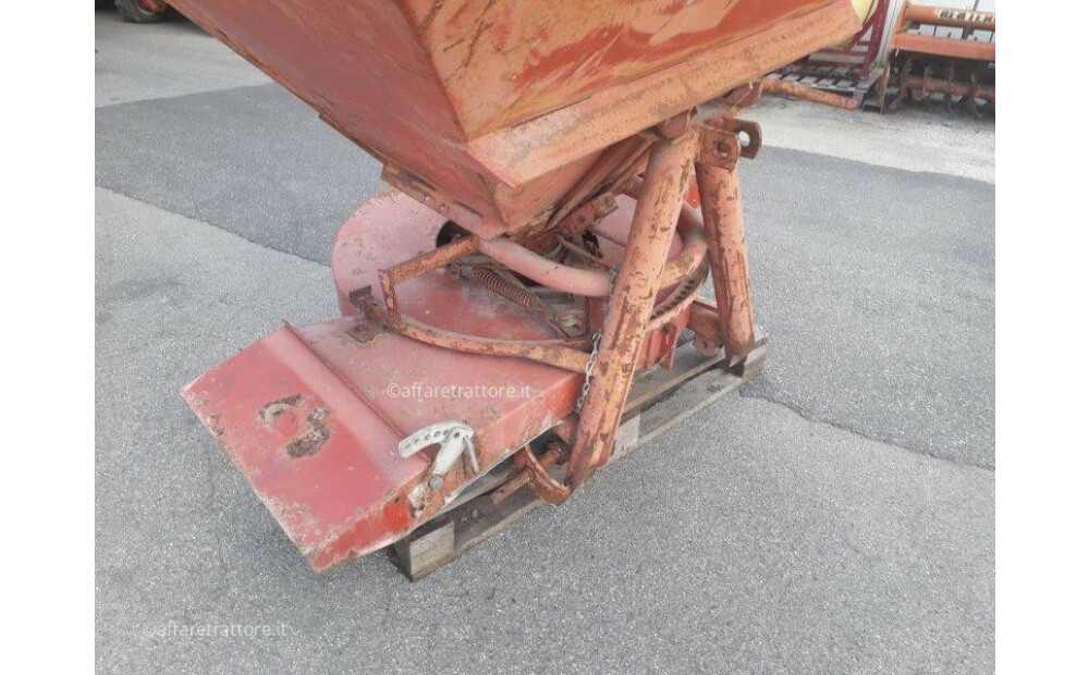 Lely Lt 600 Fertilizer Spreader - 5