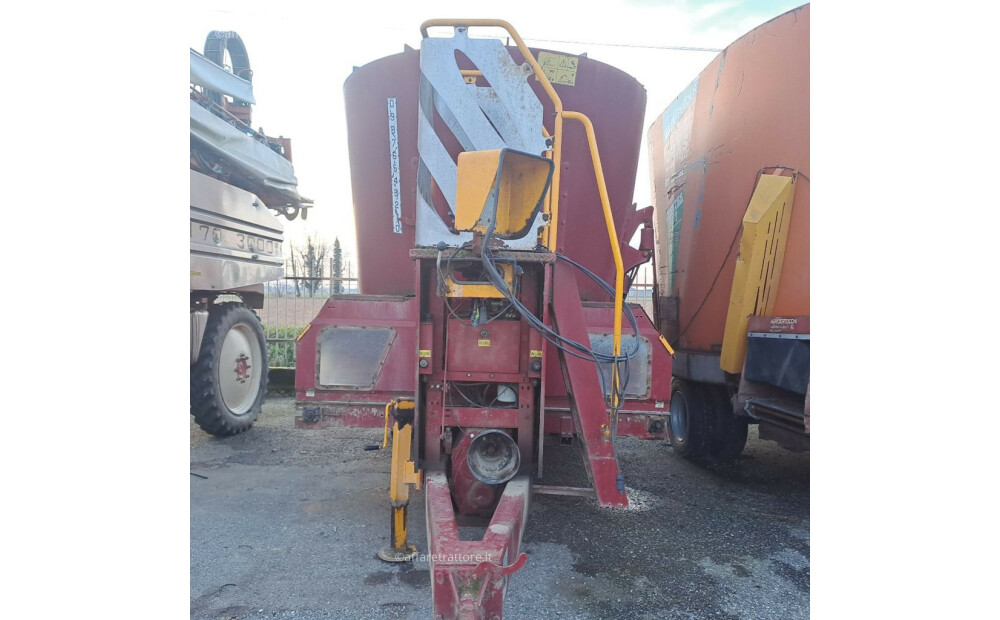 AGM Unifeed 2W200 MIXER FEEDERS Used - 3