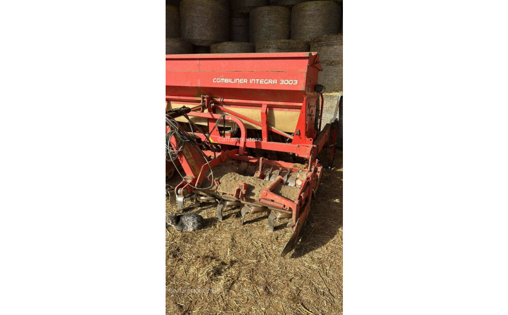 Kuhn INTEGRA 3003 Used - 9