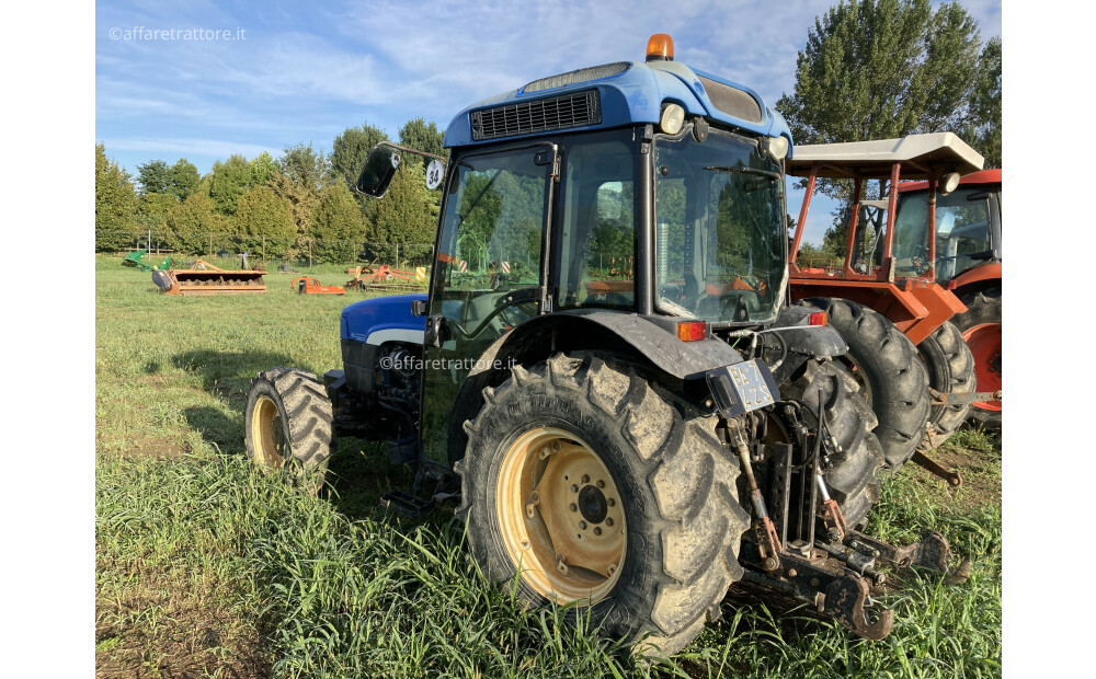 New Holland TN85FA Used - 5