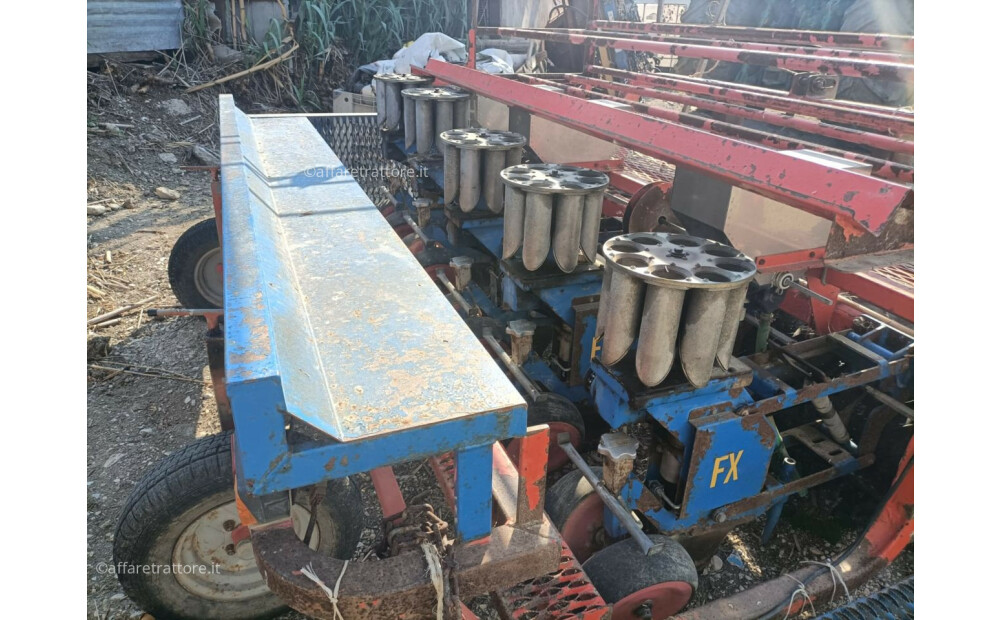 FERRARI FX 6 ROW TRANSPLANTER Used - 4