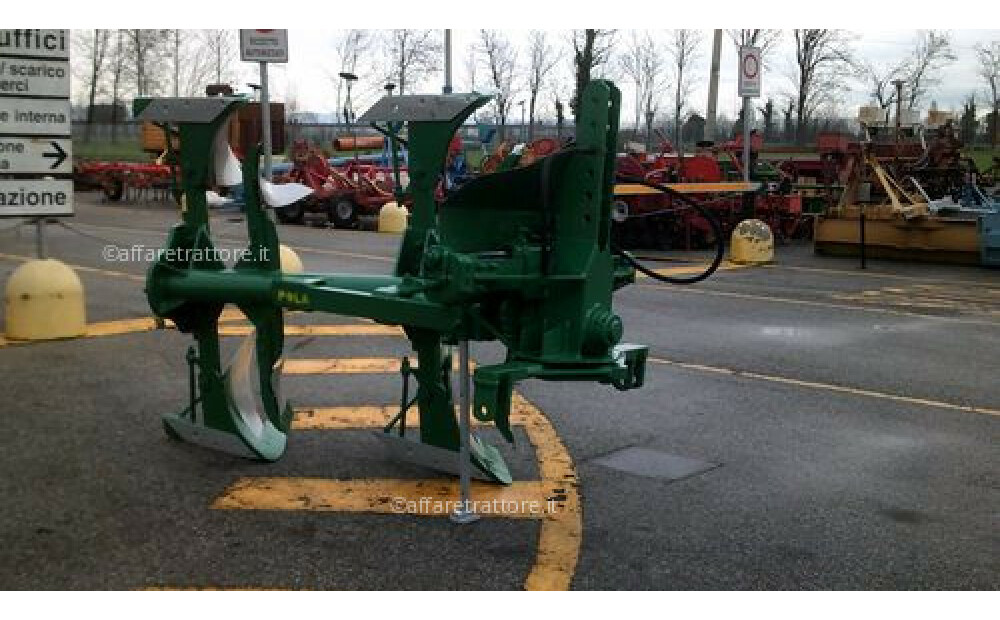 USED HYDRAULIC AND MECHANICAL TWO FURROW PLOWS ASSORTMENT - 11