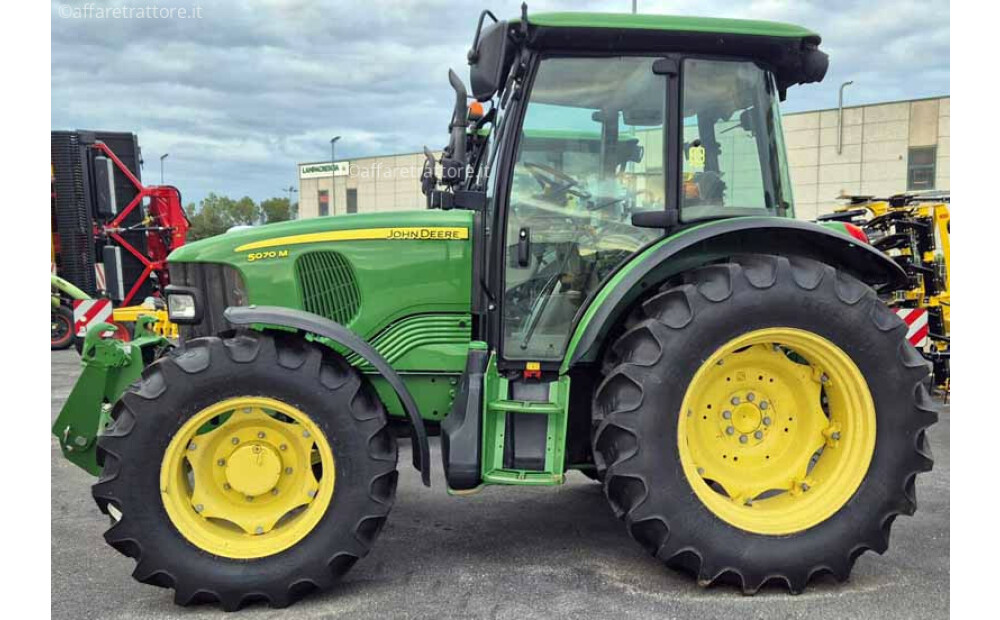 John Deere 5070 Used - 3