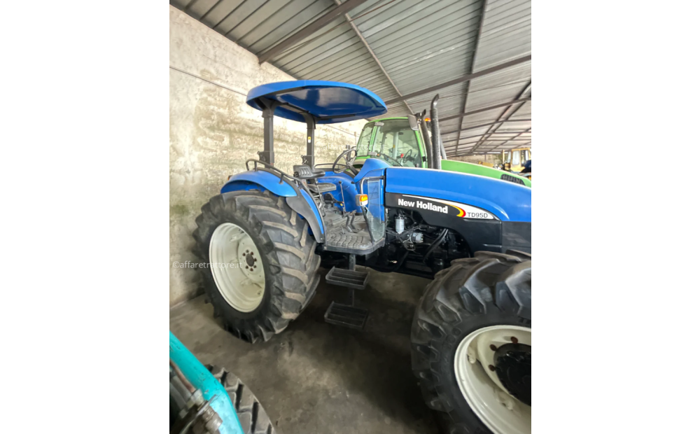 New Holland TD95 Used - 3