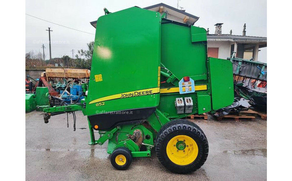 John Deere 852N Used - 8