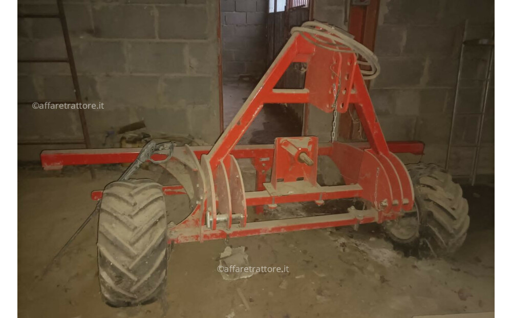 KUHN TOOL CARRIER Used - 1