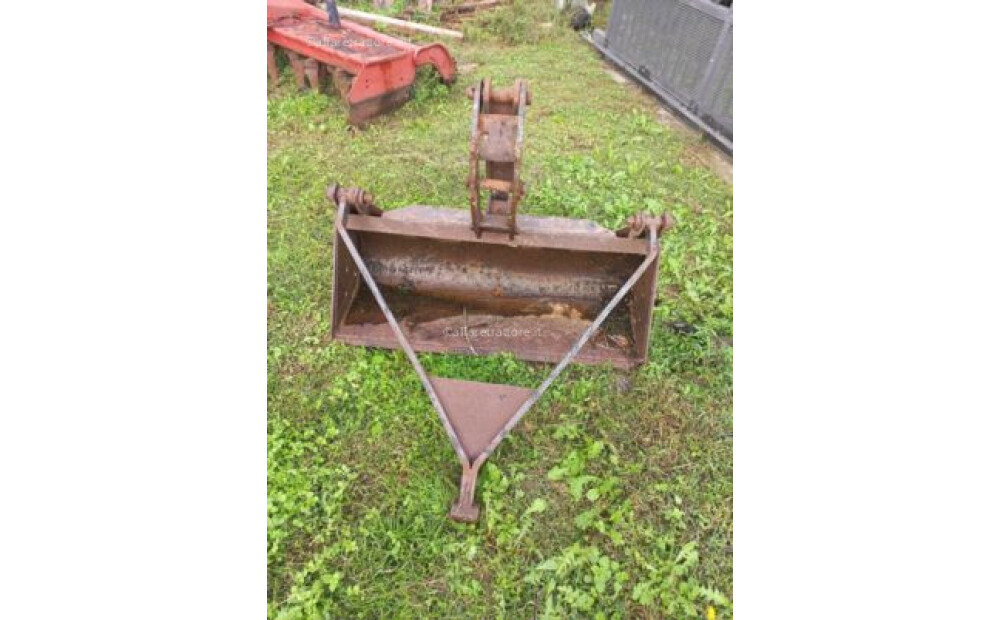 Used manure loader - 9