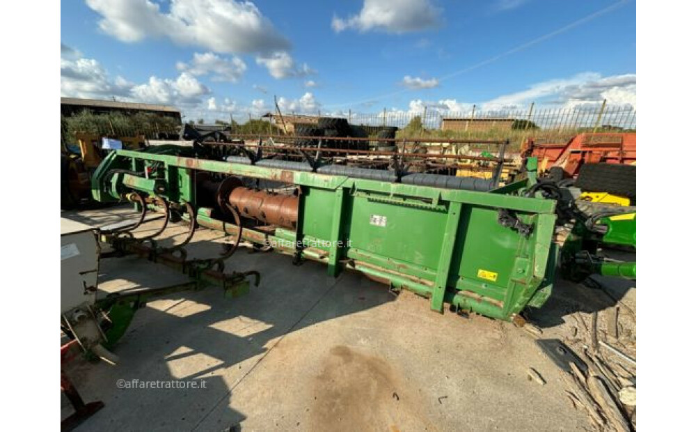 John Deere 618R Used - 1